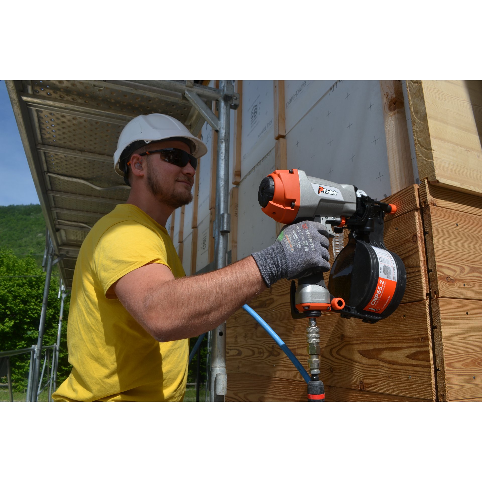 Person, Arbeiter, Elektrische Bohrmaschine, Innenarchitektur, Holz