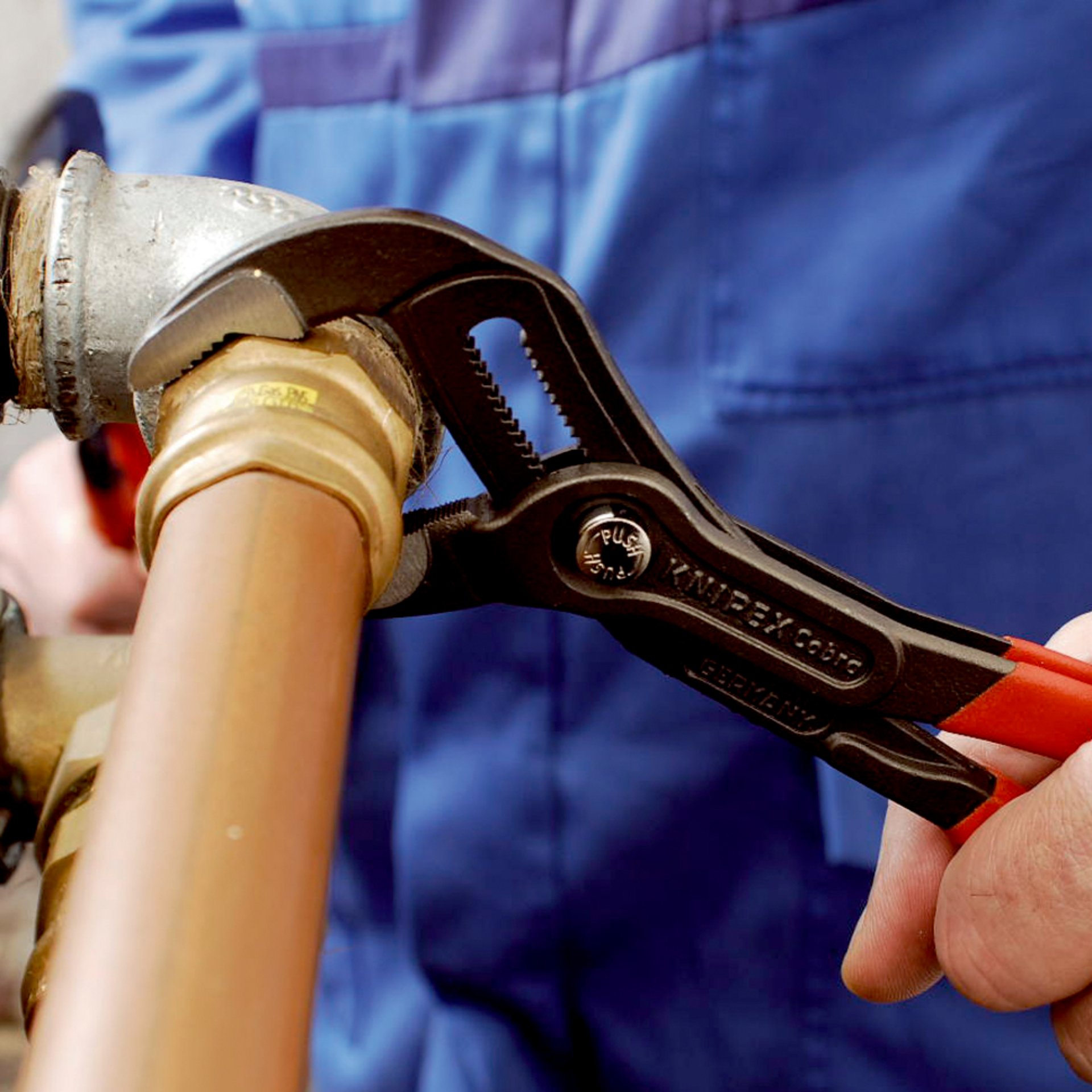 Person, Klempnerarbeiten