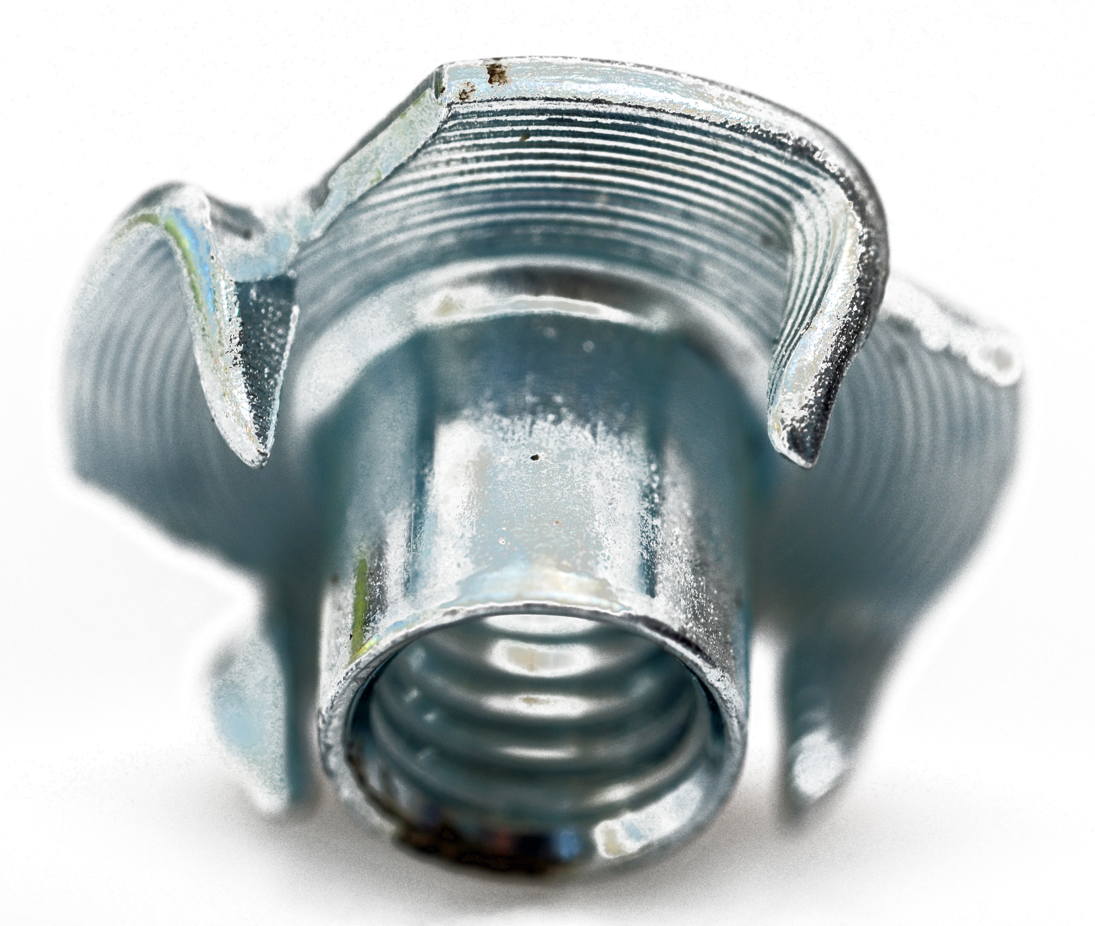 DH0204900000300005000005 Einschlagmuttern mit 4 Einschlagspitzen