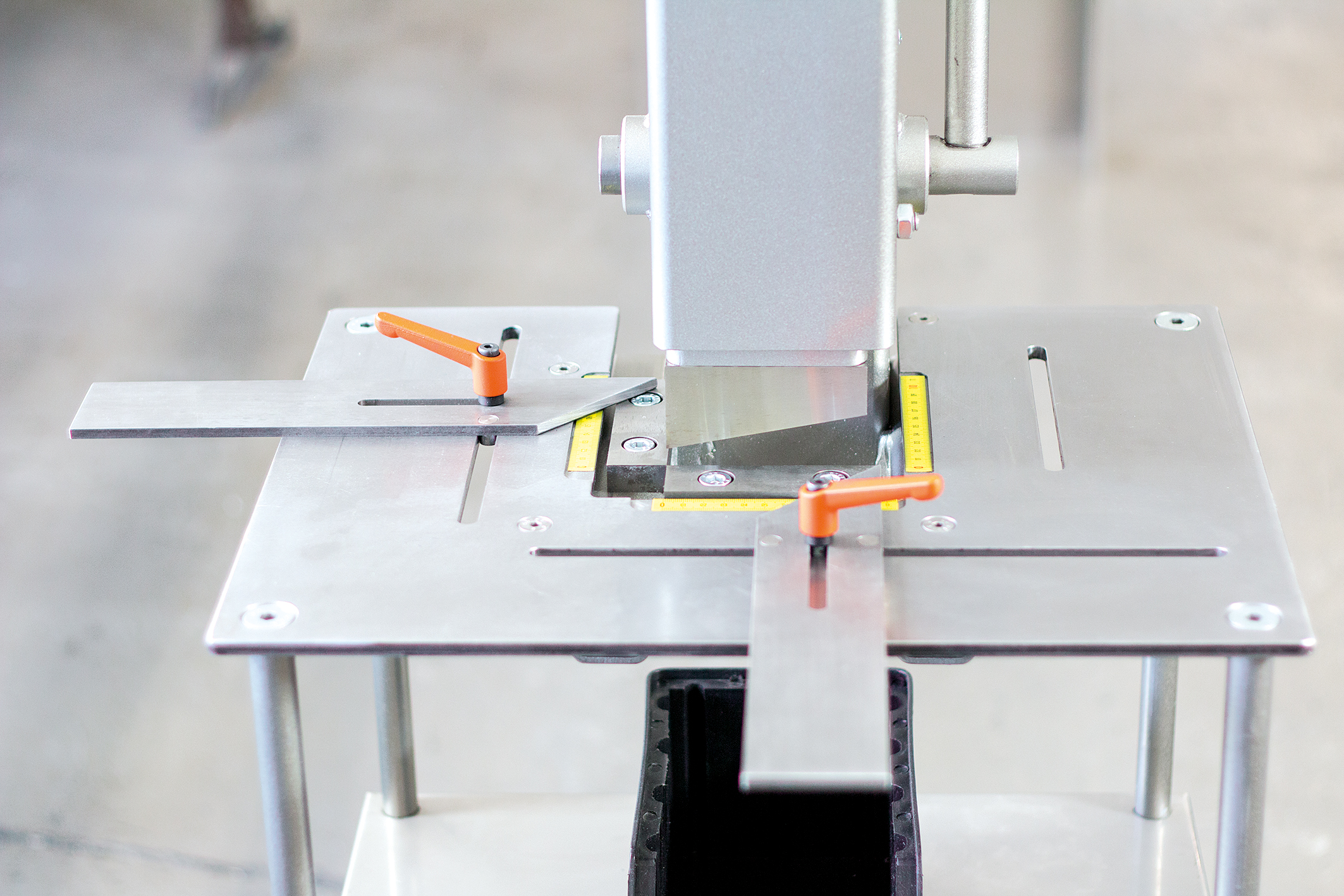 KNOLL Ausklinkschere für präzise Ausklinkungen bis St 1,0 mm