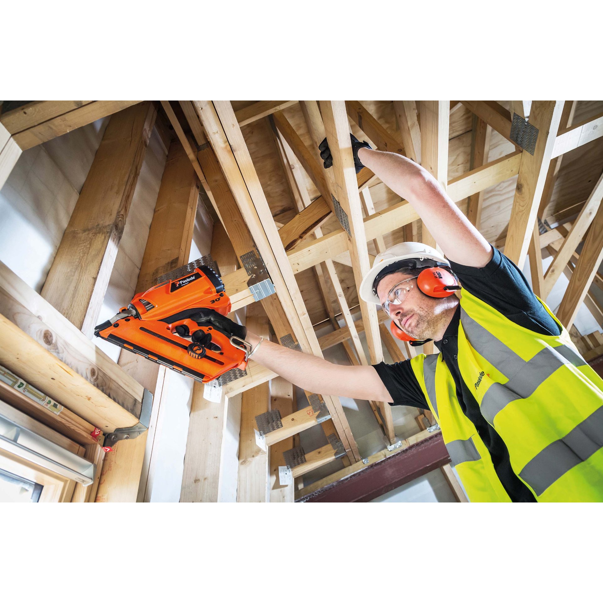 Person, Arbeiter, Drinnen, Innenarchitektur, Elektrische Bohrmaschine